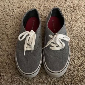gray air walk shoes